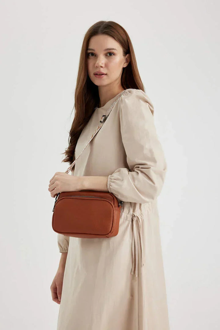MOLLY - CLASSIC LEATHER SLING BAG